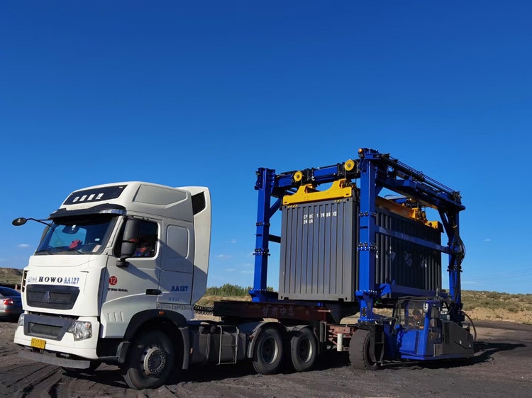 Container-straddle-carrier-11