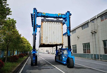 Straddle Carrier